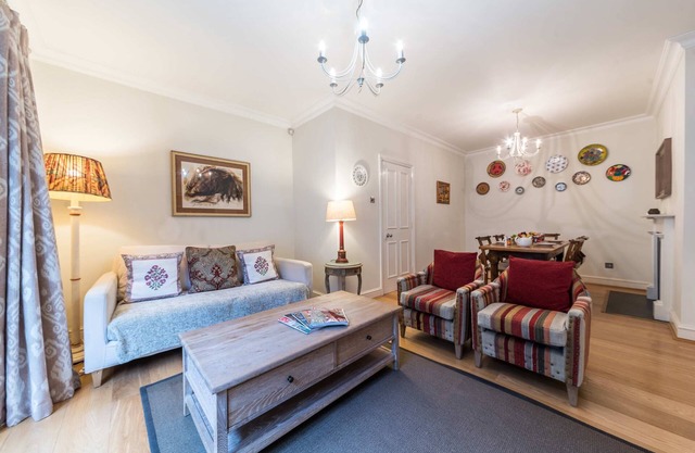 Lexham Gardens - Two Bedroom Apartment, Sleeps 4
