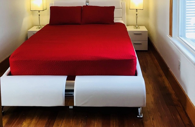 Lg suite for up to 8 ppl/2 floor