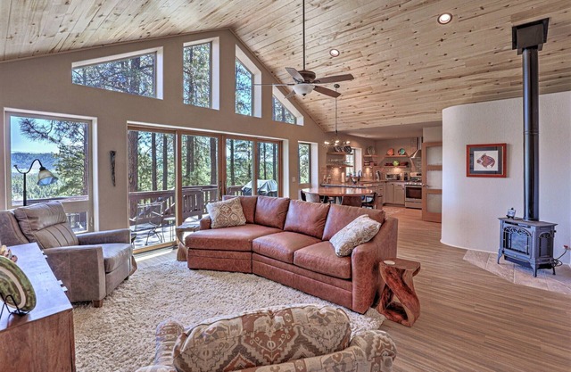 Li'l Piece of Heaven-Stunning Views-Amenities Galore plus A/C-Unwind in Bliss!