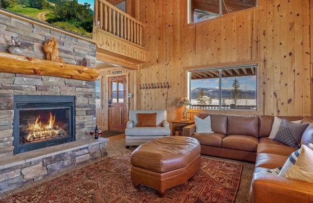 Liberty Lodge by KABINO Hot Tub Air Hockey 3 Living Rooms 7 bedrooms Boat Launch Reservoir ATV Snowmobile Trails WiFi