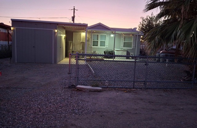 Life a beach at the river 3-bedroom house in Mohave ValleynBy the river have fun