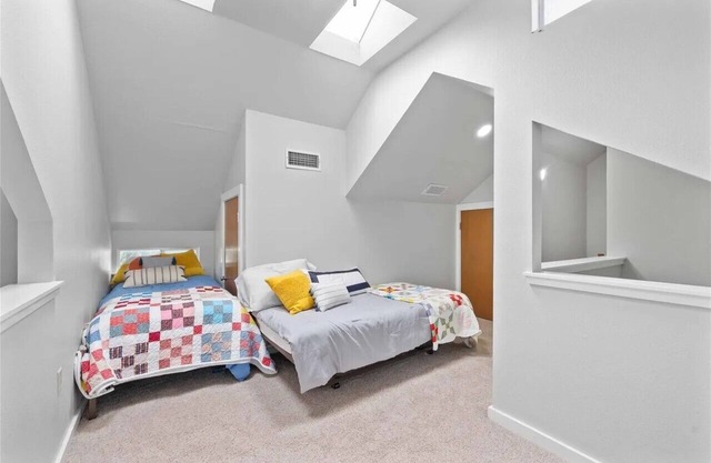 Life is better at the Lake! 3 bedroom + loft sleeps 10. Hubbard Creek Lake