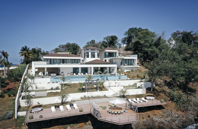 LIFESTYLE BEACH HOUSE