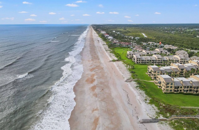 Light, Airy Luxury Condo Steps from Private Beach-EXTERIOR BUILDING CONSTRUCTION