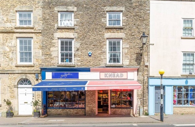 Light and Central Apartment above Knead Bakery