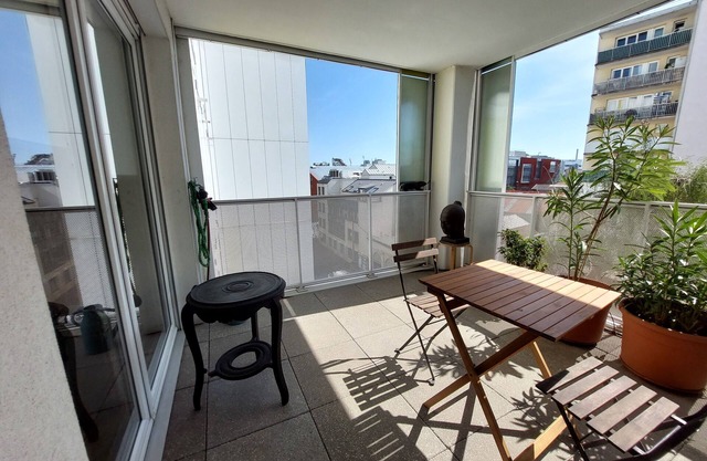 Light and bright apartment near Montmartre, the Puces de Saint-Ouen, Saint-Denis