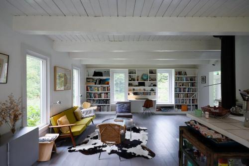 Light-filled cottage