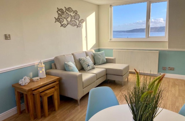 Lighthouse View, one min from harbour & beach