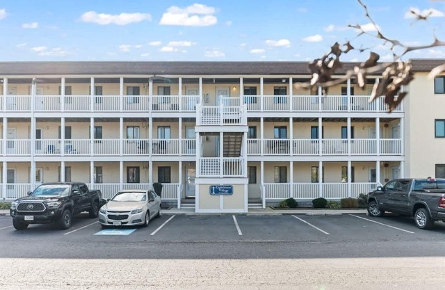 Lighthouse Village | 2BR 2BA Bayside Uptown Condo