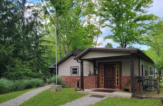 Ligonier Cozy Cabin Getaway - Streamside lot