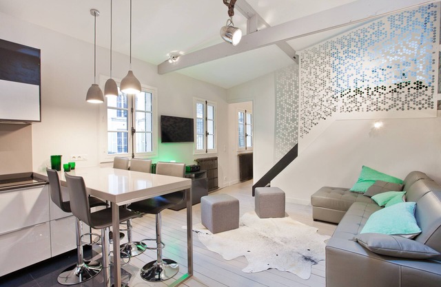 Like a house, fantastic loft style apartment * ideal for a family*