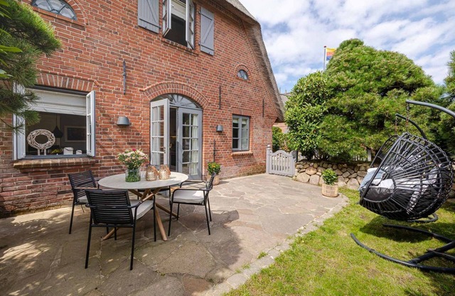 Likedeeler - Cozy thatched-roof vacation apartment "Likedeeler" on Sylt with