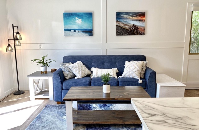 Lil Q Modern Cottage - 3 min from the beach!