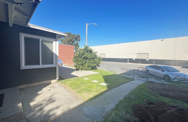 LiLBettys Cottage 1-bedroom apartment in serene Torrance with AC, WiFi