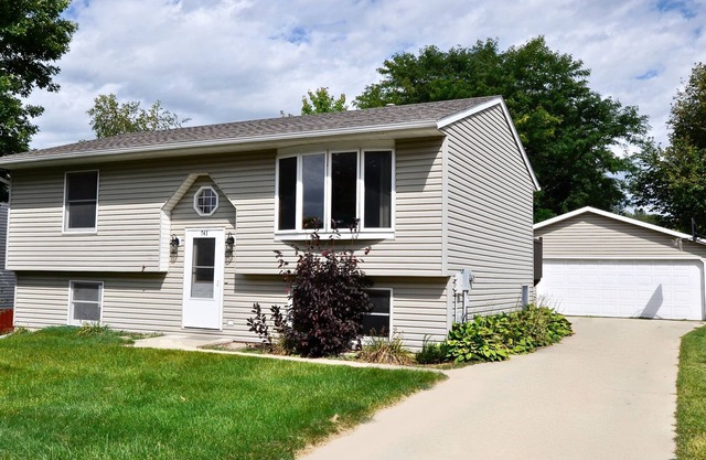 Lily House - 4 BR 2 Bath - Just 4 miles from Mayo Clinic/St. Mary's