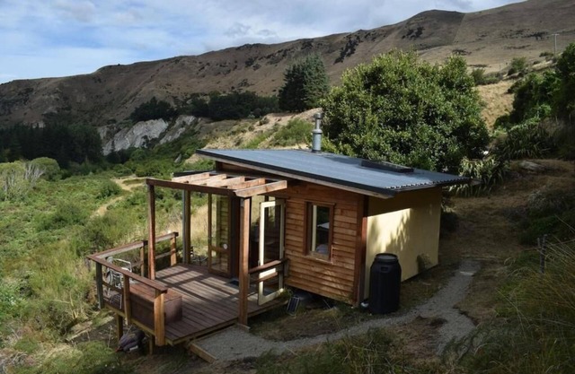 Lime Hut with wood burning sauna - Waipara Narrows offgrid