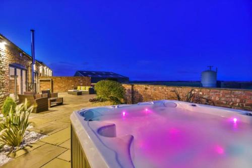 Lincoln 4-Beds Sleeps 13 Hot Tub & Pet Friendly