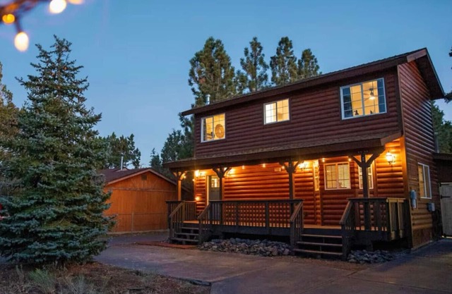Lincoln Log Cabin | Renovated | Near Attractions
