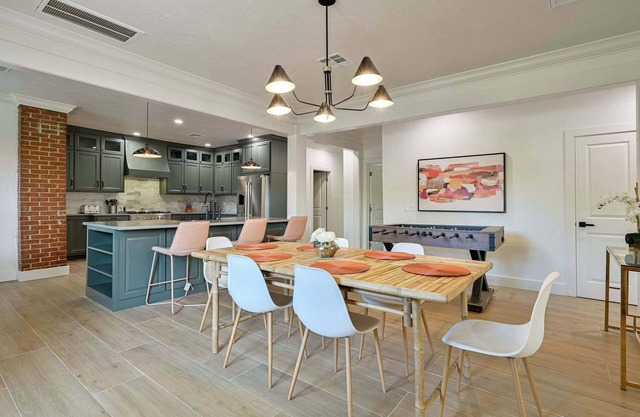 Lincoln Luxury for Families or Large Groups – Prime Location Near OUHSC & Downto