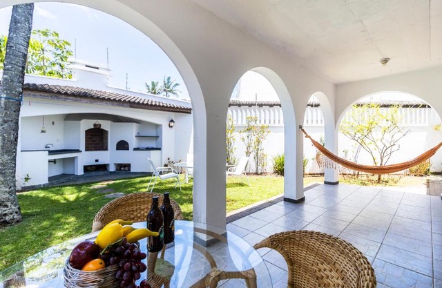 Linda Casa a 50m da Praia com Churrasqueira e Jardim