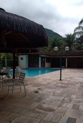 Linda casa em condomínio fechado