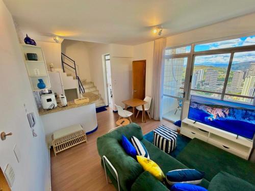 Linda cobertura duplex com varanda no Vila da Serra