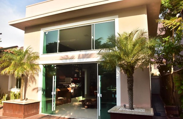 Lindas casas com piscina poucos metros do mar para 18 pessoas