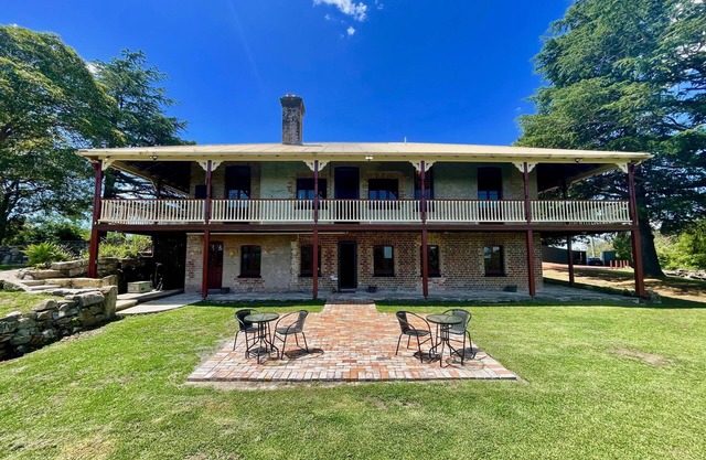 Linden Lodge - Historic 1870's Lodge, 6 Bedrooms, Large Groups, Pizza Oven, BBQ, Pets, Views