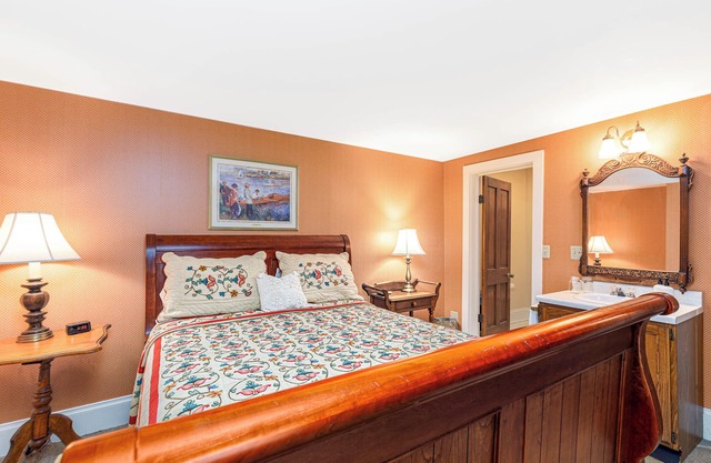 Linen&Stone Inn Unit 3, Charming, Historic, 1.5 Blocks to Main St.