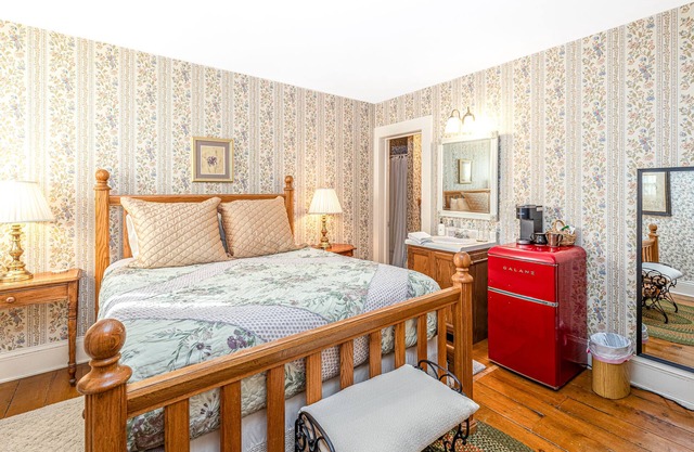 Linen&Stone Inn Unit 7, Charming, Historic, 1.5 Blocks to Main St.