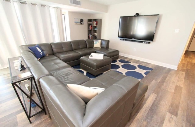 LINENS & DAILY ACTIVITIES INCLUDED! OCEANFRONT/BOARDWALK BUILDING W/ROOFTOP POOL Enjoy this home away from home! Everything is new in this top floor luxury condo including all furniture, mattresses and bedding.