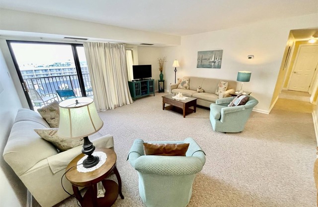 LINENS & DAILY ACTIVITIES INCLUDED! OCEANFRONT/BOARDWALK BUILDING W/ROOFTOP POOL Furnished for comfort after a day in the sun. Relax in this 1100 sq ft unit with great southern exposure and lovely ocean views