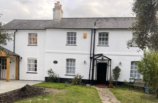 Listed Cottage With Waterside View