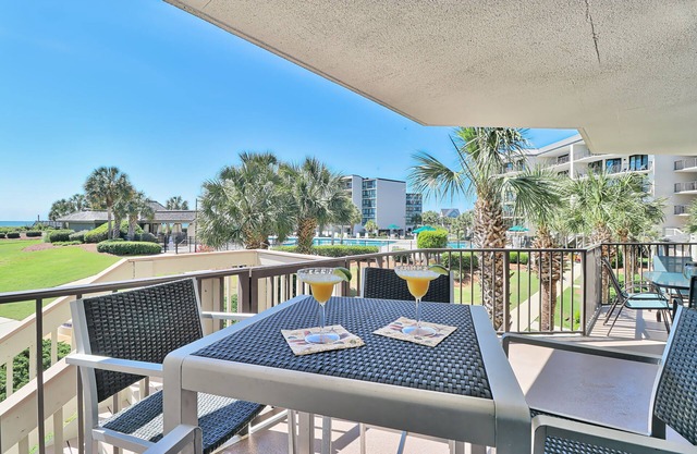 Litchfield Beach 3Bed/3Bath w Sleeper sofa Oceanfront Condo in Pawleys Island SC