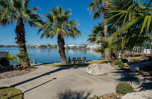 Little Bay Breeze ~ Fantastic First Floor Condo ~ Marina Club/Key Allegro