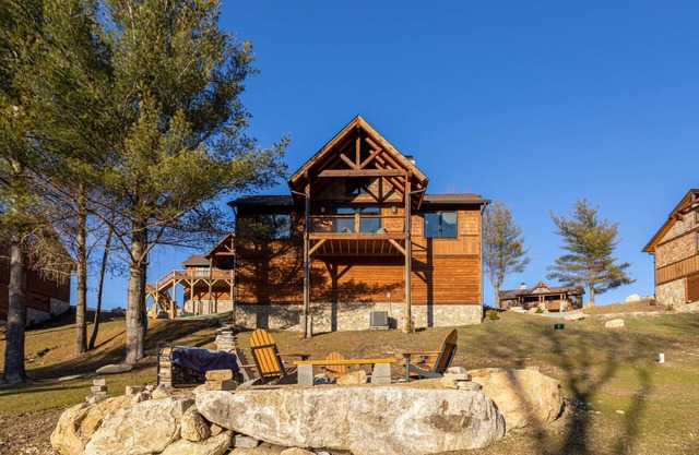 Little Big Bear at Eagles Nest - Two King Masters, Great Views, Walk to Tennis!