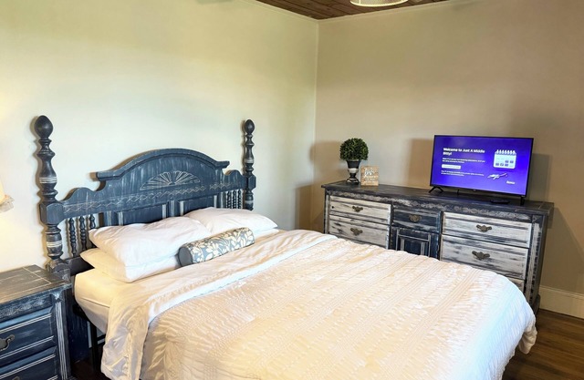Little Bit-A-Cozy, 2BR Retreat
