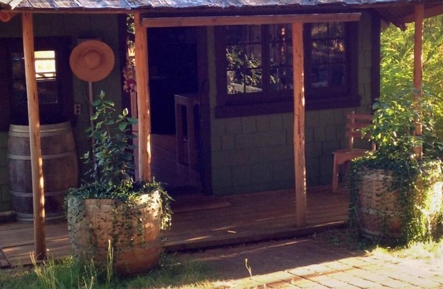 Little Cabin at Wren Vineyard