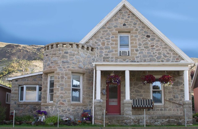 Little Castle In The Heart of Gardiner