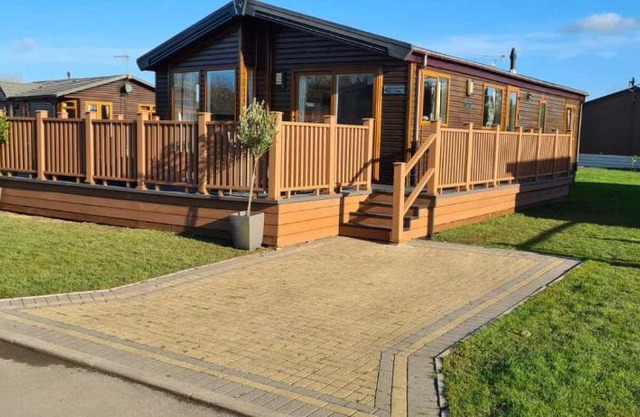 Little Gem Lodge with Hot Tub