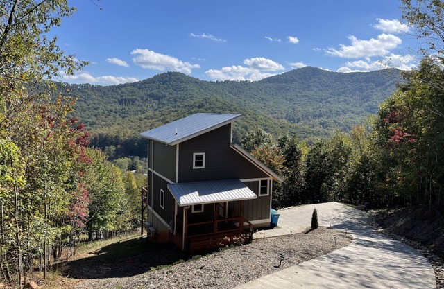 Little Hickory Top - Mountain Side Modern Cabin