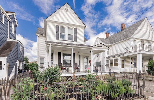 Little Italy! Close to Cleveland Clinic, University Hospital & University Circle