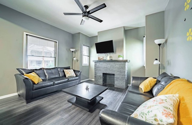 Little Italy Gem: Close to CWRU, Cleveland Clinic & Top Restaurants w/King Bed