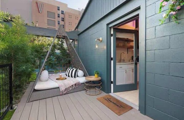 Little Italy Studio: Private Patio Cozy Getaway + Downtown!