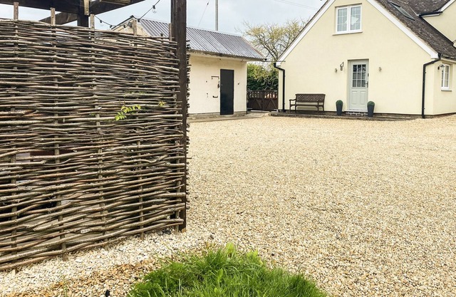LITTLE PERRY AT PERRYWOOD END, family friendly in Wadborough