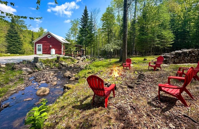 Little Red Cabin by the Brook- 5m to Waterfall