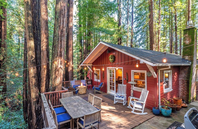 Little Red House Plus- Peaceful&Relaxing!Fab Redwood Cabin!HtTb/WIFI/Pup/Golf