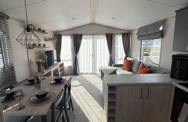 Little River Haven- cosy family friendly caravan at Billing Aquadrome