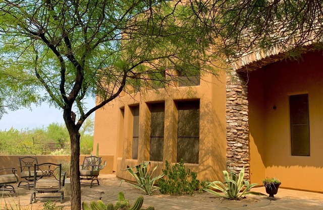 LITTLE SPUR Casita in N. Scottsdale with kitchen, desert views, and adventure.