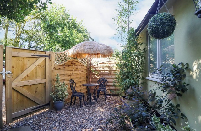 LITTLES LIMES, country holiday cottage, with a garden in Woodbridge